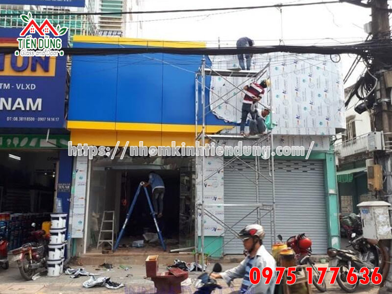 quy trinh thi cong hoan thien mat dung aluminum cua nhom kinh tien dung