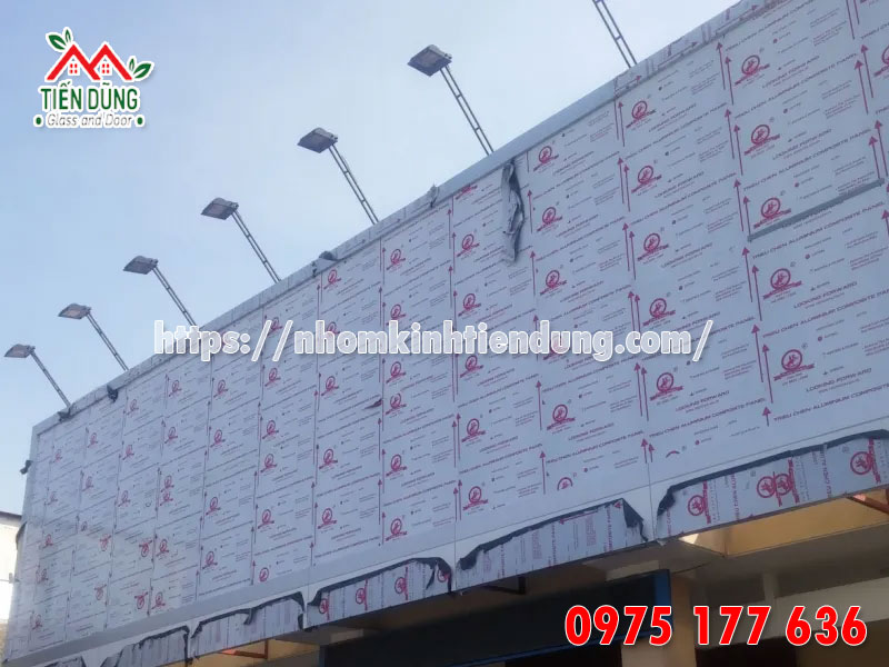 quy cach op tam alu tai nhom kinh tien dung