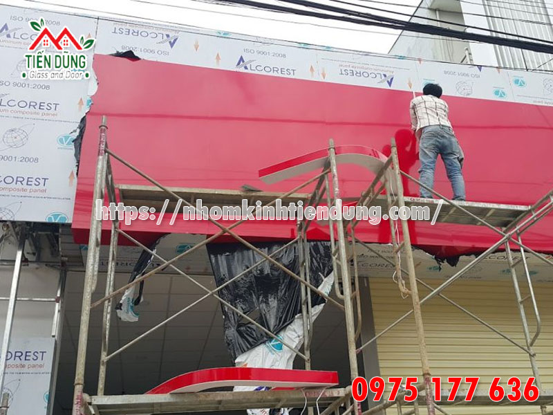 loi ich vuot troi khi thi cong mat dung alu tai quan 9