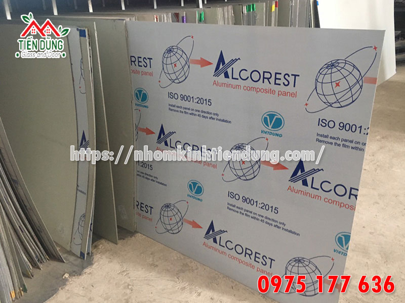 cac loai mat dung aluminum duoc ua chuong hien nay
