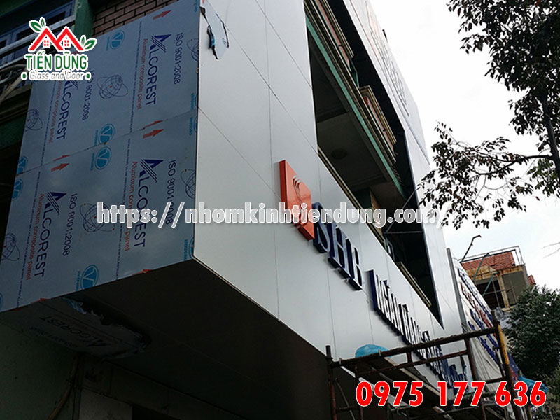 cac loai mat dung aluminum duoc ua chuong hien nay