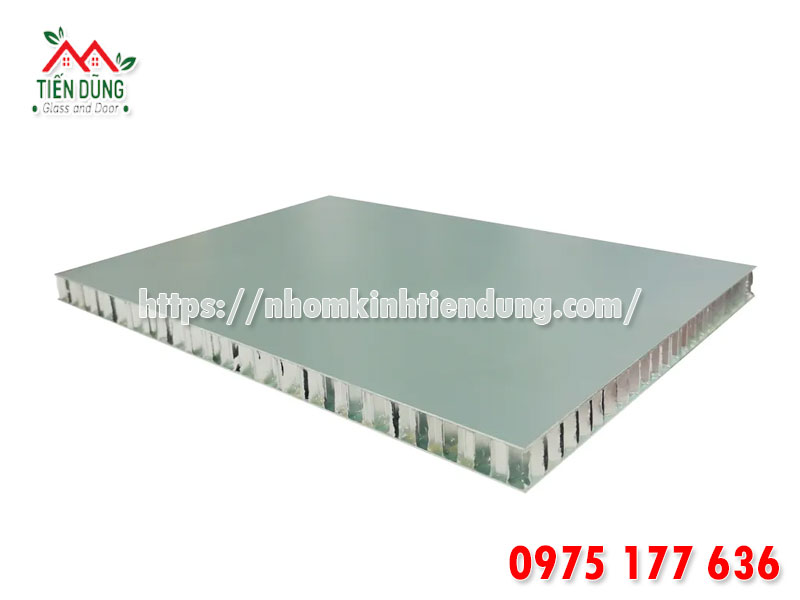 cac loai mat dung aluminum duoc ua chuong hien nay