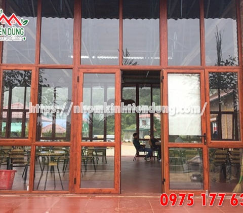 Cửa nhôm xingfa vân gỗ